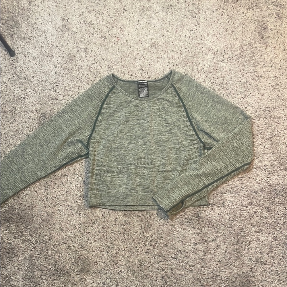 PINK Victoria’s Secret Gray Seamless Long Sleeve Fitted Cropped Workout Top XL‎